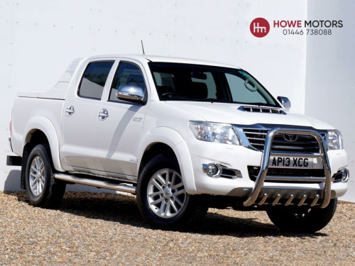 Toyota Hi-Lux  3.0 D-4D Invincible Pickup Diesel Manual 4WD 4dr - Just 27,530 Miles from N
