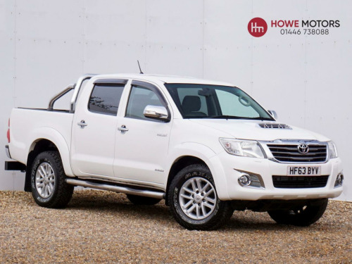 Toyota Hi-Lux  3.0 D-4D Invincible Pickup Diesel Auto 4WD 4dr - Just 29,947 Miles from New