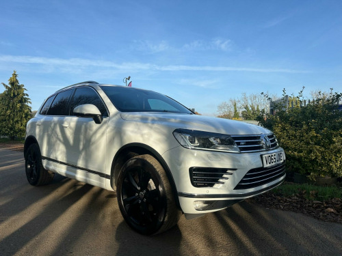 Volkswagen Touareg  3.0 TDI V6 BlueMotion Tech R-Line Tiptronic 4WD Euro 6 (s/s) 5dr