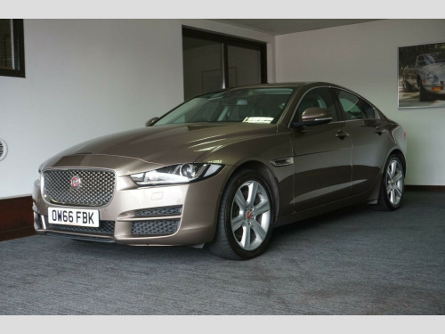 Jaguar XE  2.0d Portfolio Auto AWD Euro 6 (s/s) 4dr