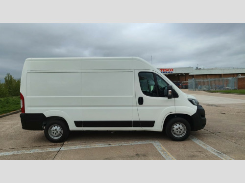 Peugeot Boxer  2.2 BlueHDi 335 Professional Panel Van 5dr Diesel Manual L2 H2 Euro 6 (s/s)