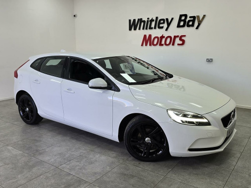 Volvo V40  2.0 D2 Momentum Hatchback 5dr Diesel Manual Euro 6 (s/s) (120 ps)
