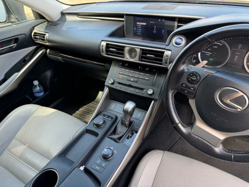 Lexus IS  2.5 300h Executive Edition E-CVT Euro 6 (s/s) 4dr