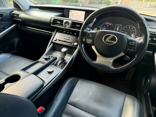 Lexus IS  2.5 300h Advance E-CVT Euro 6 (s/s) 4dr