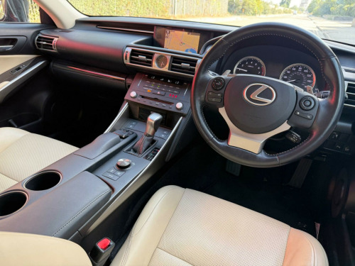 Lexus IS  2.5 300h Premier E-CVT Euro 5 (s/s) 4dr