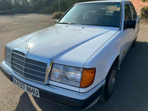 Mercedes-Benz 220  2.2 16v E 4dr