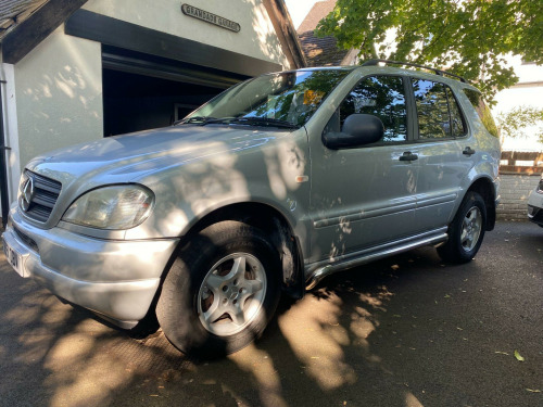 Mercedes-Benz M-Class ML320 3.2 ML320 5dr