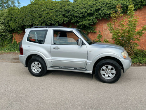 Mitsubishi Shogun  3.2 DI-D Equippe 3dr (SWB)