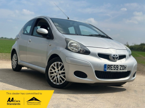 Toyota AYGO  1.0 VVT-i Platinum Hatchback 5dr Petrol Manual Euro 4 (67 bhp)