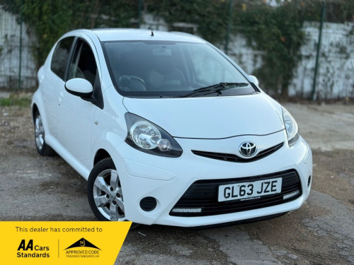Toyota AYGO  1.0 VVT-i Move Hatchback 5dr Petrol Manual Euro 5 (68 ps) 