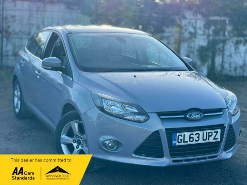 Ford Focus  1.6 Zetec Navigator Hatchback 5dr Petrol Manual Euro 5 (105 ps) 