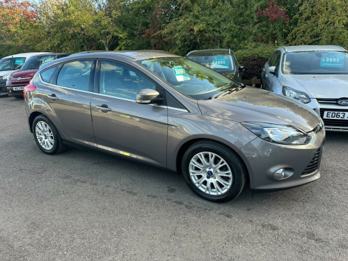 Ford Focus  1.0T EcoBoost Titanium Euro 5 (s/s) 5dr