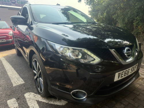 Nissan Qashqai  1.6 dCi Tekna SUV 5dr Diesel Manual 2WD Euro 6 (s/
