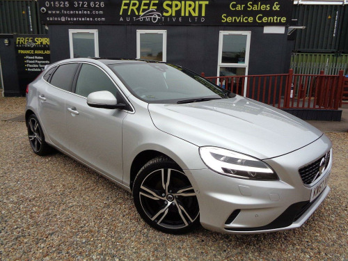 Volvo V40  2.0 T3 R-Design Pro Hatchback 5dr Petrol Manual Euro 6 (s/s) (152 ps)