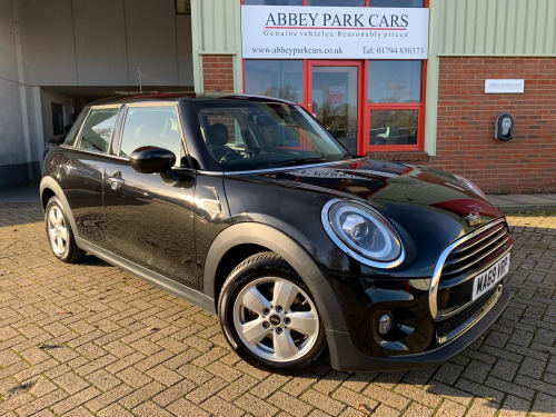 MINI Hatch  1.5 Cooper Classic Steptronic Euro 6 (s/s) 5dr