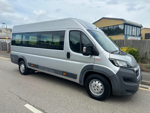 Peugeot Boxer  2.2 HDi 440 FWD L4 H2 4dr