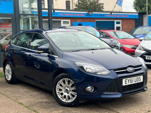 Ford Focus  1.6 Titanium Euro 5 5dr
