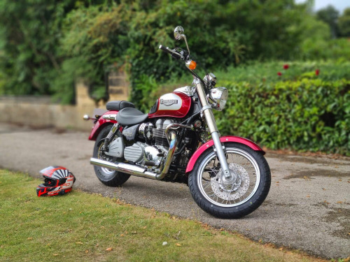 Triumph America  800