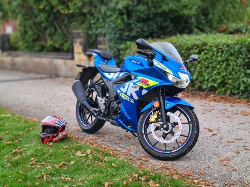 Suzuki GSXR125  Awesome Mini Superbike