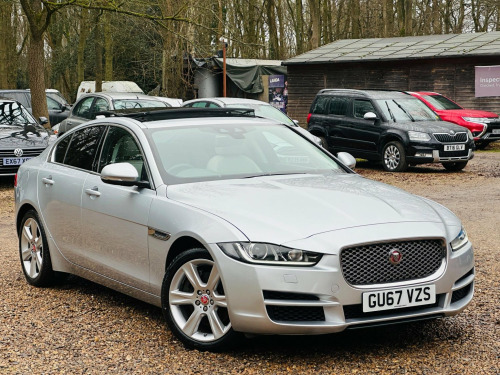 Jaguar XE  2.0i Portfolio Auto AWD Euro 6 (s/s) 4dr