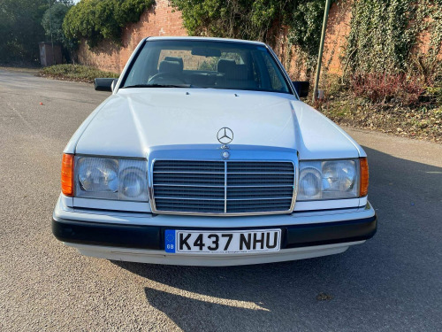 Mercedes-Benz 220  2.2 16v E 4dr