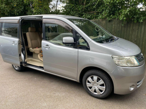 Nissan Serena  AUTOMATIC MPV WITH RAMP