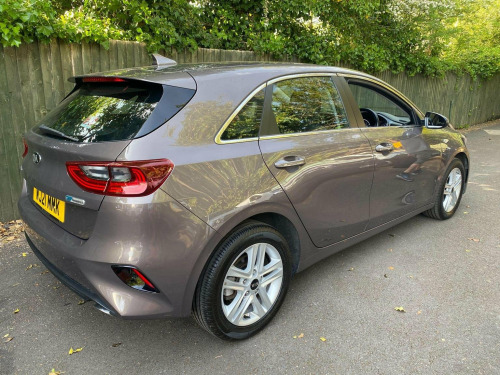 Kia ceed  1.6 CRDi MHEV 2 NAV Euro 6 (s/s) 5dr
