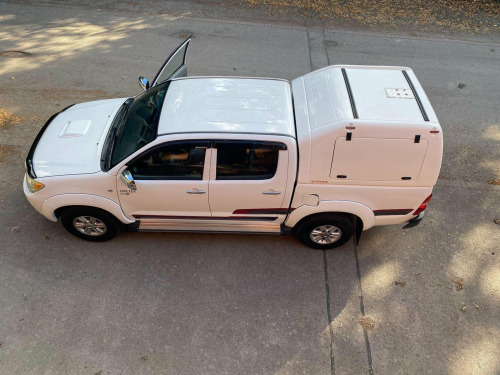 Toyota Hi-Lux  2.5 D-4D HL2 4WD 4dr 