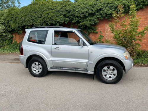 Mitsubishi Shogun  3.2 DI-D Equippe 3dr (SWB)
