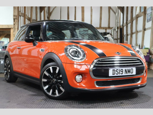 MINI Hatch  1.5 Cooper Exclusive Steptronic Euro 6 (s/s) 3dr