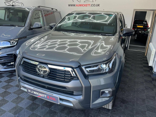 Toyota Hi-Lux  2.8 D-4D-h Invincible X Auto 4WD Euro 6 4dr