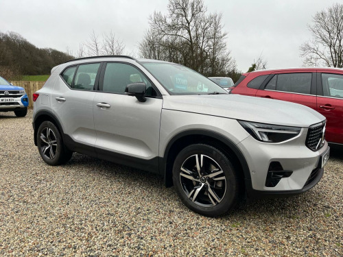 Volvo XC40  2.0 B3 MHEV Plus Dark DCT Auto Euro 6 (s/s) 5dr 