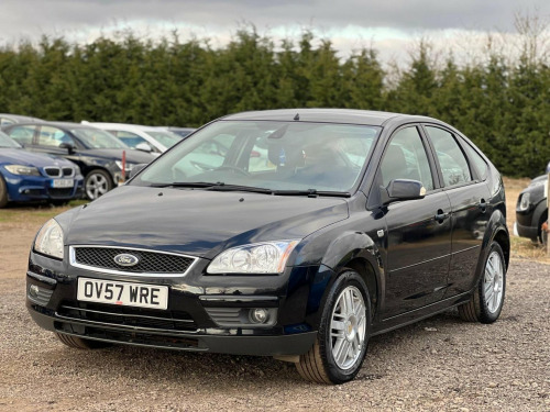Ford Focus  1.6 Ghia 5dr
