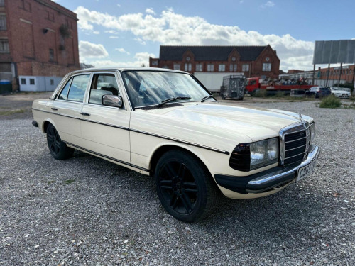 Mercedes-Benz 200  2.0 4dr