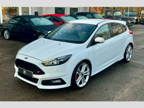 Ford Focus  2.0 T EcoBoost ST-3