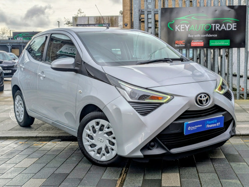 Toyota AYGO  1.0 VVT-i x-play 