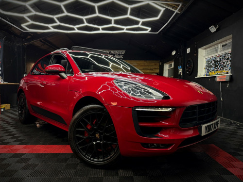 Porsche Macan  3.0 T V6 GTS - CARMINE RED - SPORTS CHRONO - PANORAMIC ROOF - FULL SERVICE  