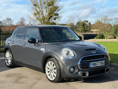 MINI Hatch  2.0 Cooper SD Auto 6Spd Euro 6 (s/s) 5dr 
