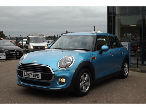 MINI Hatch  1.5 Cooper Hatchback 5dr Petrol Auto Euro 6 (s/s) (136 ps)