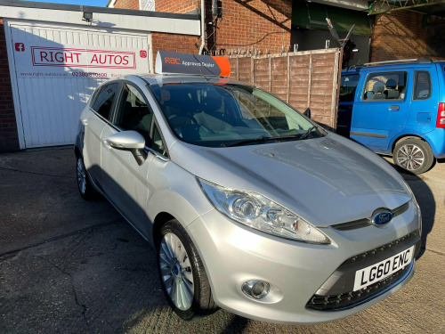 Ford Fiesta  1.4 Titanium 5dr