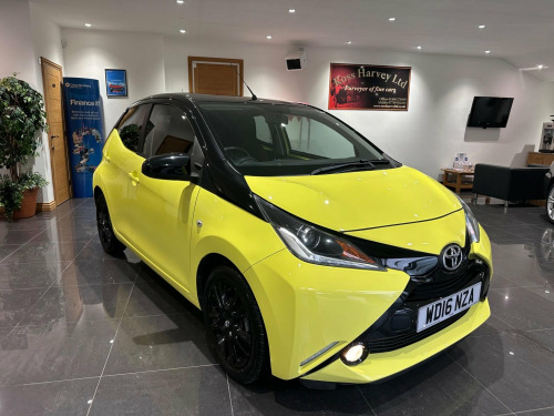 Toyota AYGO  1.0 VVT-i x-cite 3 Yellow Bi-Tone x-shift Euro 6 5dr