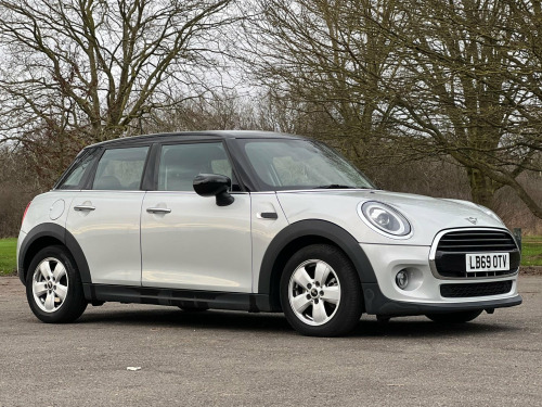 MINI Hatch  1.5 Cooper Classic Steptronic Euro 6 (s/s) 5dr