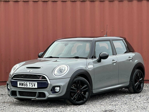 MINI Hatch  2.0 Cooper SD Euro 6 (s/s) 5dr