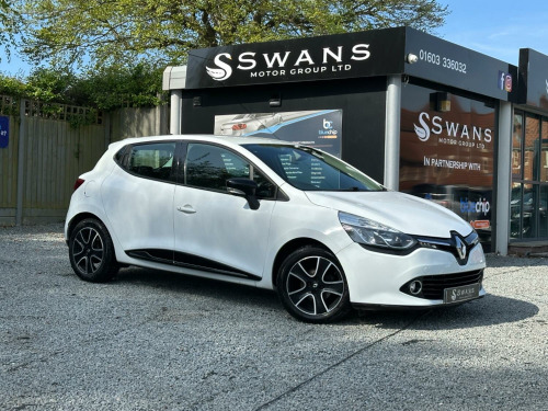 Renault Clio  2013 Renault Clio 1.2 16V Dynamique MediaNav Petrol Manual 5 Door Hatchback