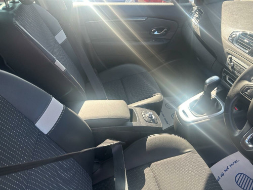Renault Scenic  1.5 Dynamique TomTom dCi 110 EDC Auto