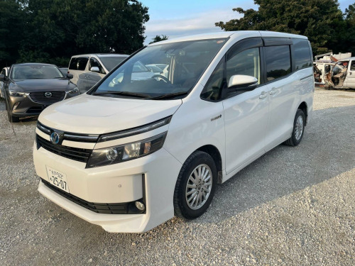 Toyota Voxy  1.8 HYBRID PETROL 7 SEATER EURO 6