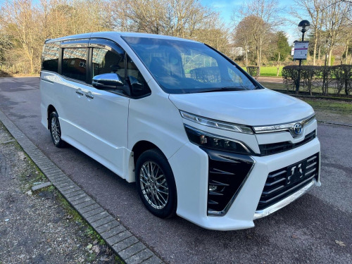 Toyota Voxy  1.8 PETROL HYBRID ZS KIRAMEKI 7 SEATER