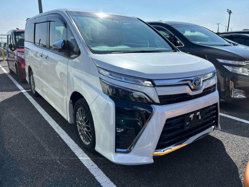 Toyota Voxy  1.8 PETROL HYBRID ZS KIRAMEKI 7 SEATER