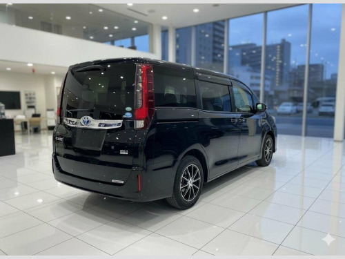 Toyota Voxy  1.8 HYBRID PETROL 7 SEATER