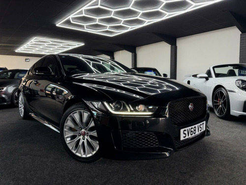 Jaguar XE  2.0i Landmark Saloon 4dr Petrol Auto Euro 6 (s/s) (250 ps) +++ ONLY 55,352